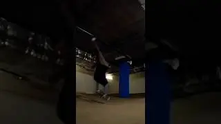 Как называется трюк?#skateboarding #скейтбордингвмассы #скейтбординг