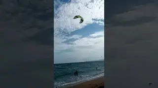 Купаемся в море, чайки ловят корм на лету...