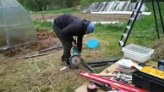 Грунтозацепы для теплицы из того, что было. Сильный ветер удержат.  ТХ Могилев.