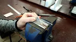 Cutting (aluminium) with junior hacksaw