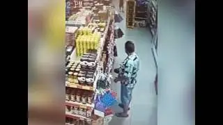 Снял трусы в магазине