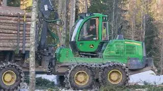 JOHN DEERE 1910G WINTER FORWARDING SWEDEN