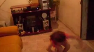 Vivi dançando funk.