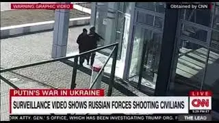 Русские оккупанты расстреливают двух безоружных украинцев в спину