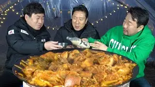 It is impossible not to taste Korean food, steamed pork with kimchi.