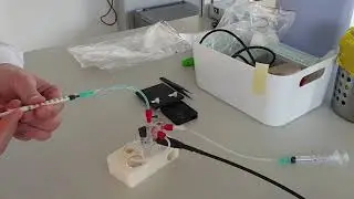 Microfluidic flow cell for biosensor developers