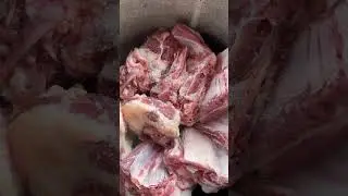 Lamb ribs stewed in their own juice.