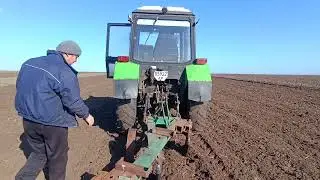 Двоє на полі, змагання тракторів у роботі, рихлення та дискування Ловол та МТЗ