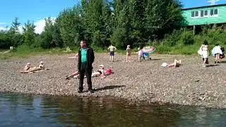 Члены Кузбасского ВОСВОДа учатся спасать на сапборде.