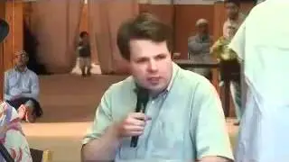 Islamhasser rastet total aus und bekommt einen Anfall!