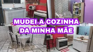 MUDEI A COZINHA DA MINHA MÃE DE LUGAR, REORGANIZEI TODO O ARMÁRIO, FAXINEI TODA A CASA E ARRUMEI
