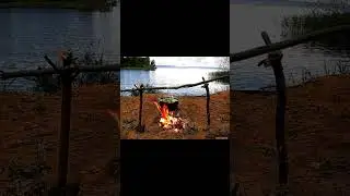 костер на берегу реки / fire on the river bank #shorts