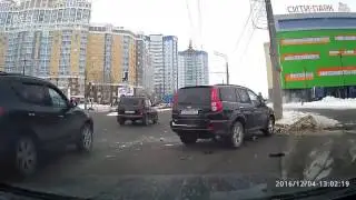 Школьники разбили чужой джип и сбежали!!!