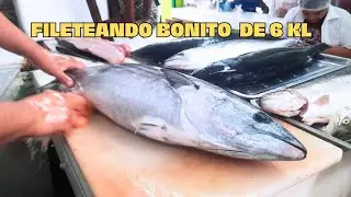 Fileteando bonito de 6 kilos ... increible tamaño.