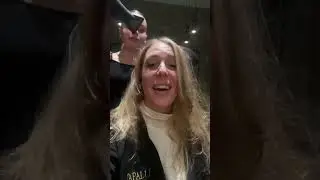 Sono una ragazza dal parrucchiere e ovvio che..