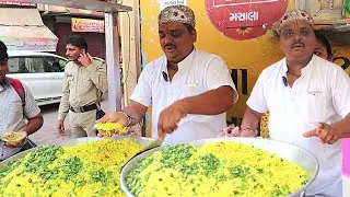 ડાકોર મા મંગલા આરતી પછી માત્ર ૩ જ કલાક મળતા ગોપાલ ભાઈ ના ટેસ્ટફૂલ પૌવા | Dakor Street food Gujarat