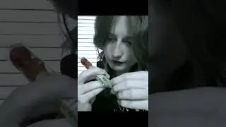 asmr// вампирёныш украл с трассы светофор и ест💉 