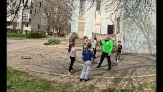 Первая тренировка на улице бегаем разминаемся игры в ринге 1/04/24