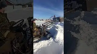 Новый снег в новом году и опять надо чистить. Погрузчик 4вд работает в деревне