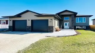 100 Rockridge Drive, Blumenort, MB Presented by Jennnifer Plett.