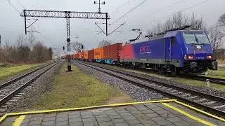 Traxx E186 248-1 PCC Intermodal. Pociąg z kontenerami. Stacja Ostrowy - Linia Kolejowa 18.