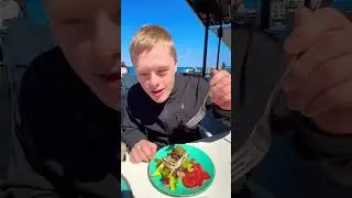 YUM food review  #cyprus #smoothie #salad #pizza #cheesepulls