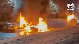 В Алматы протестующие поджигают полицейские машины