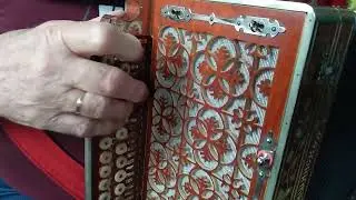 Рекшинский Соль#, заёмная восьмерка, бас тоже восемь планок - восьмиголосый.