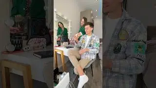 Жена дарит то, что я вытаскиваю из вазы. 😎 В этот раз мне точно повезет ☺️