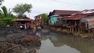 Pengerukan Sungai Menggunakan Excavator
