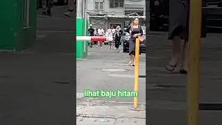 Knp ya si mbak baju hitam 
