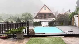 Тропический ливень унес жару и переполнил бассейн 🤪