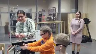 Мамы стреляют в тире 8 марта
