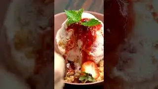 Sorvete de Morango com Calda e Crumble.. hummm delícia! #strawberry #icecream #crumble #rurallife