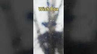 Смотри че тварит 😂 