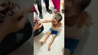 পিচ্চিটা রাগ করেছে চকলেট দিতে দেরি হয়েছে তাই