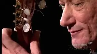 Roberto Aussel interpreta dos composiciones de Astor Piazzolla