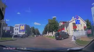 идиот на мерсе, не умеет перестраиватся