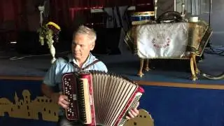Шахнов.Ю. Карусель. исполняет Валерий Лазуренко. 2015 г.