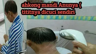rutinitas pagi hari Mandikan akong /kakek