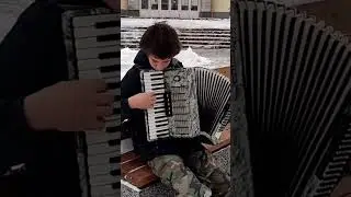 Медленно минуты уплывают вдаль ...