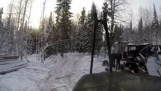 Первый рейс после ремонта на Урале лесовозе.