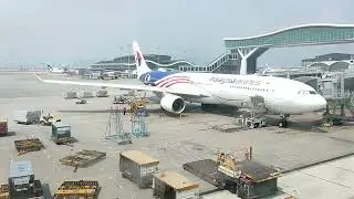 Malaysia airlines sibuk turun Kan bagasi
