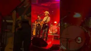 HMB shows are always a good time! #wadebowen #randyrogers #holdmybeer