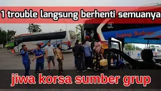 Bus Sugeng Rahayu trouble satu,yang lain nya langsung berhenti.