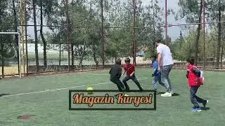 Aras Bulut İynemli, depremzede çocuklarla top oynadı.