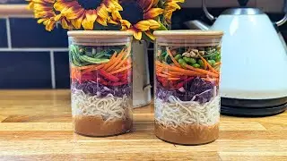 Rainbow Noodle Salad Jars - #MeatFreeMonday