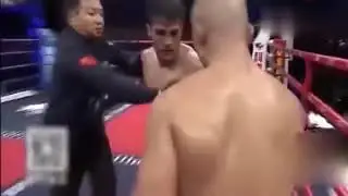 一龙这一战很有看点他的低扫腿和抗击打能力还是可圈可点的