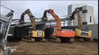 Pelleteuses SOTRAMA - Démolition de la charpente de la caserne de Lorient