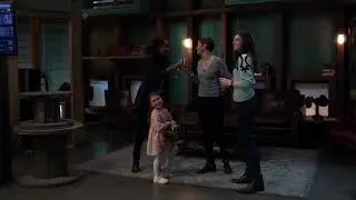 Alex Danvers & Kelly Olsen & Esme 6x17 5